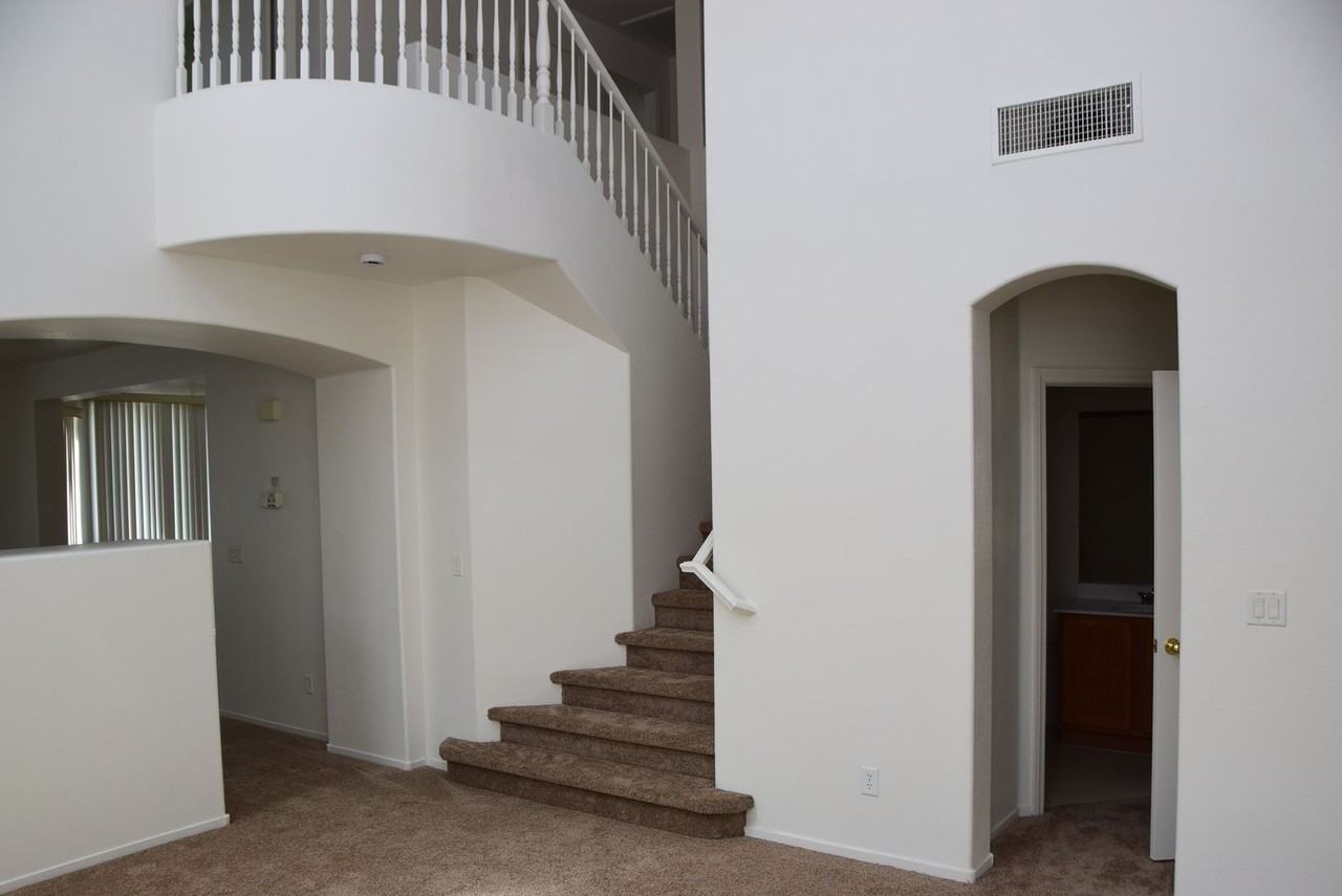 9493 Grove Ridge Ave - Photo 5 of 43