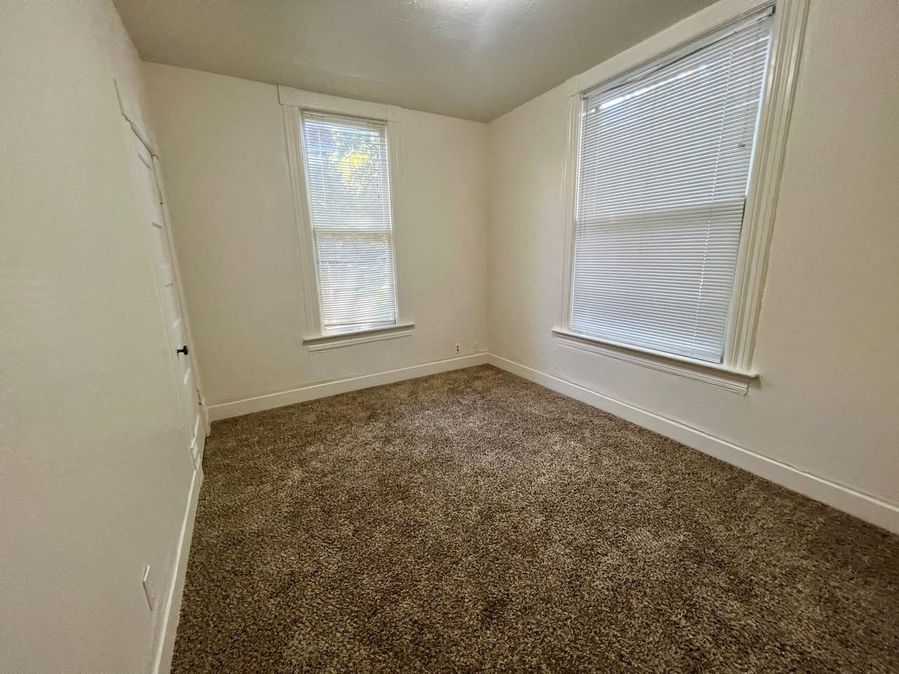 1044 Lincoln St - Photo 4 of 15