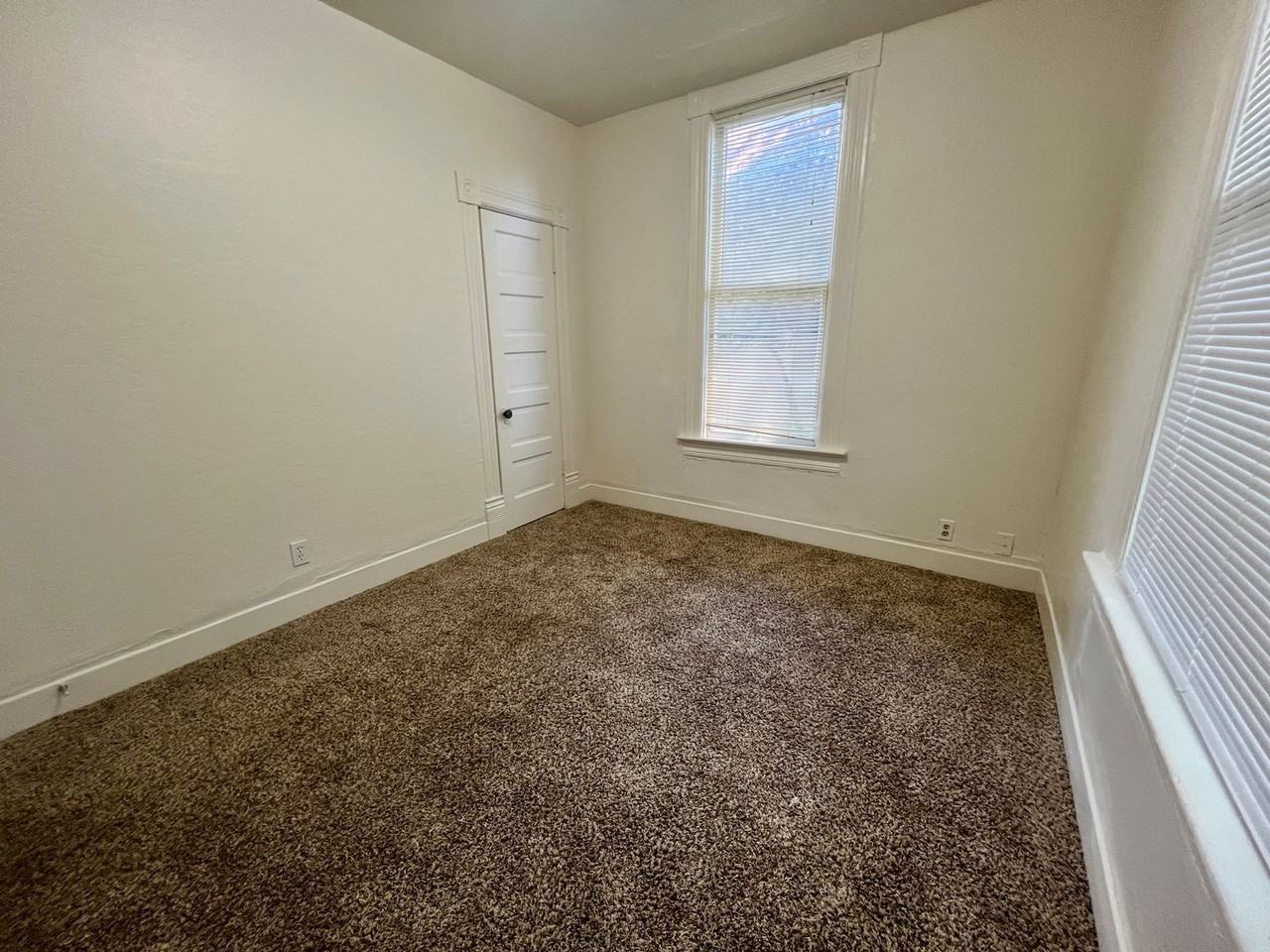 1044 Lincoln St - Photo 5 of 15
