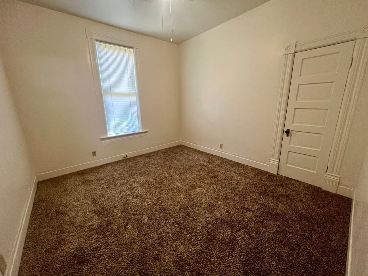 1044 Lincoln St - Photo 6 of 15