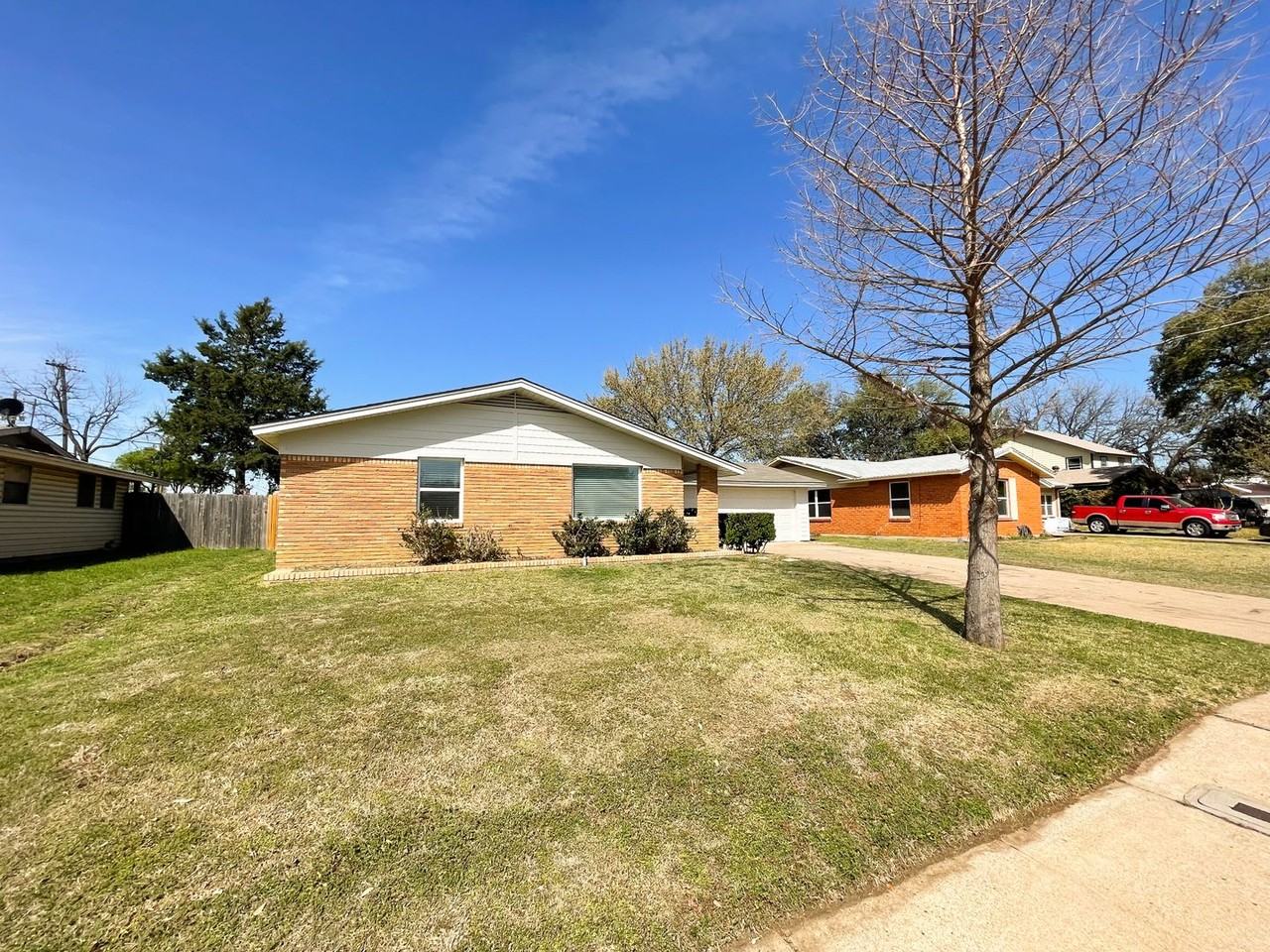 2805 Cornell Cir - Photo 3 of 16