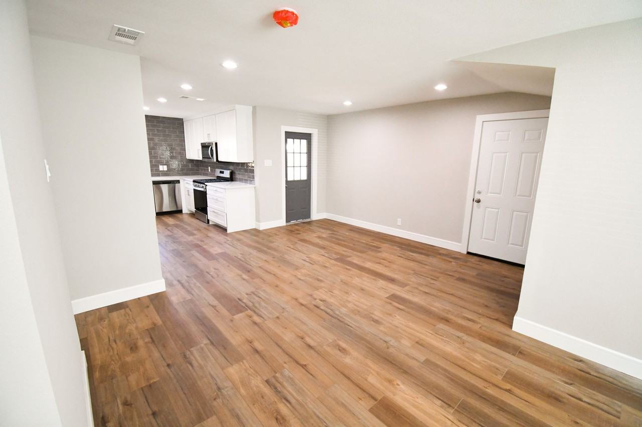 2805 Cornell Cir - Photo 4 of 16