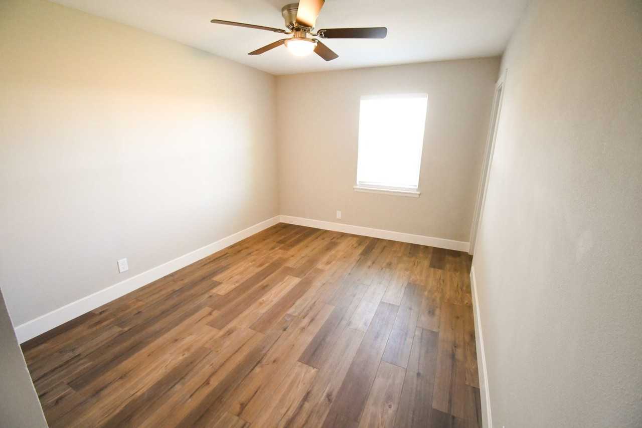 2805 Cornell Cir - Photo 6 of 16