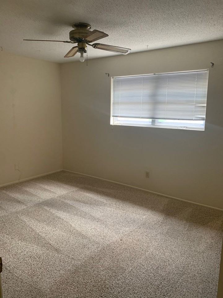 1303 N Canal St #5 - Photo 4 of 8