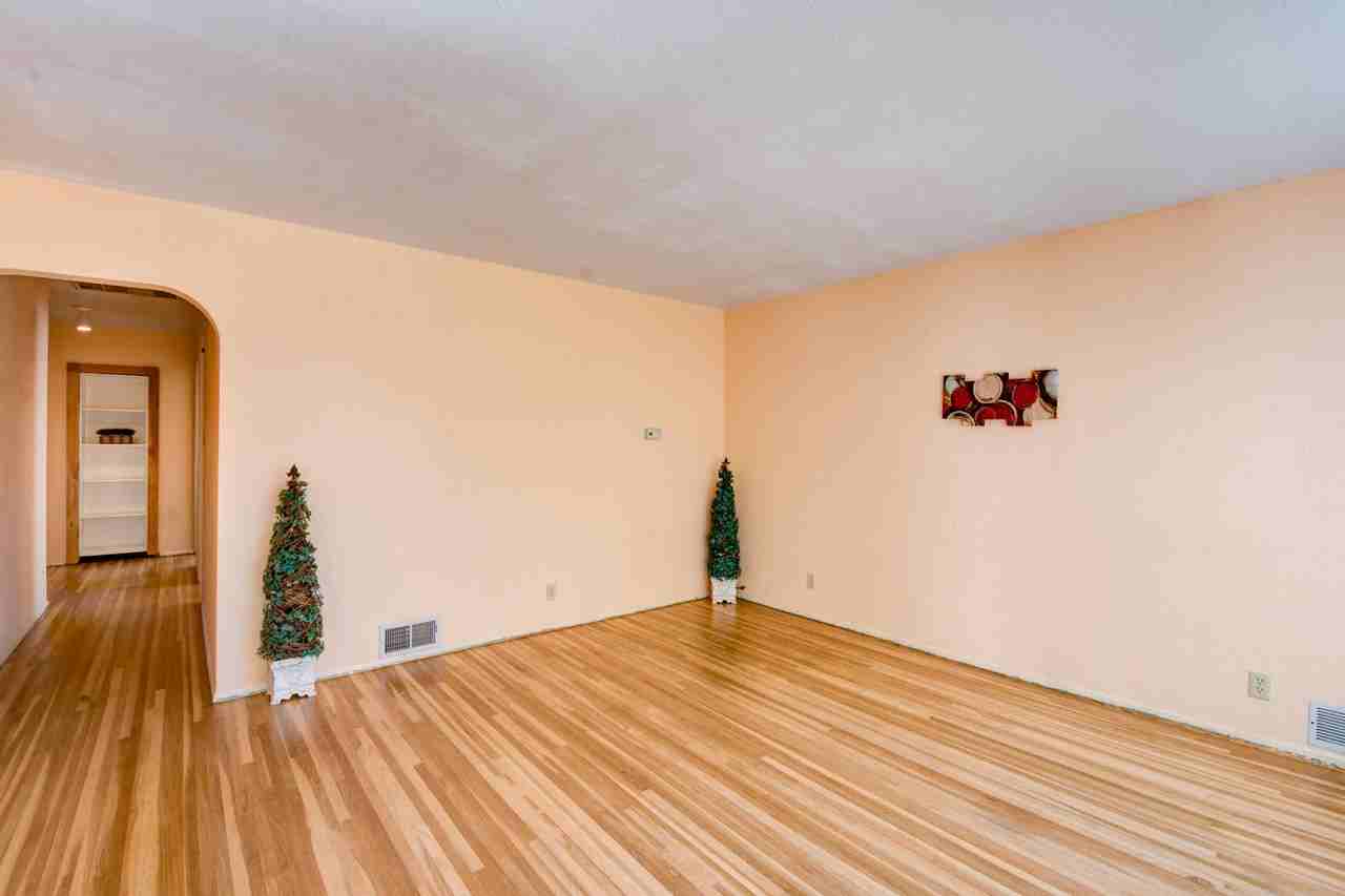 1804 Illinois St Ne - Photo 3 of 22