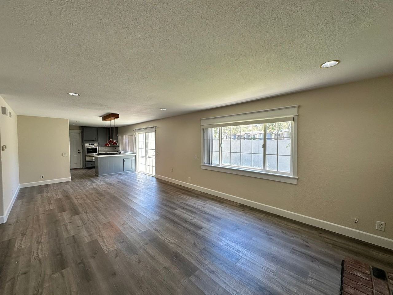 591 Fayette Cir - Photo 4 of 16