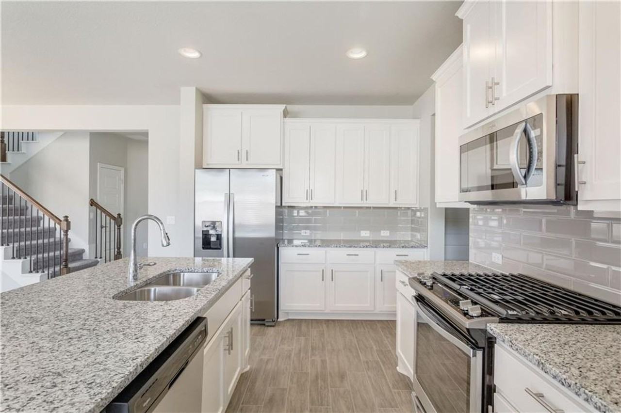 14202 Mccoy Loop - Photo 3 of 36