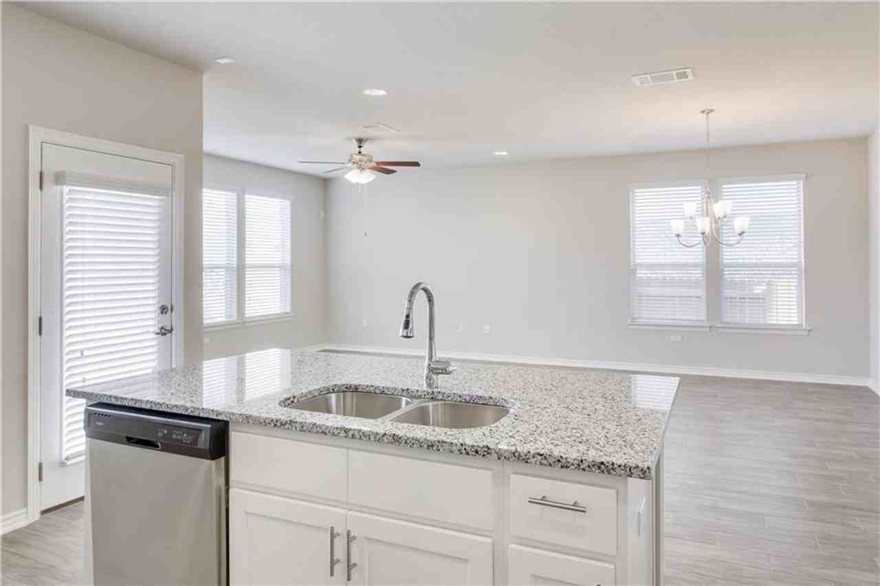 14202 Mccoy Loop - Photo 6 of 36