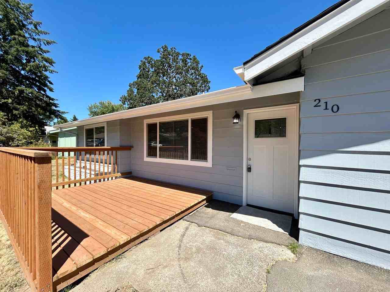 210 Sw 142nd Ave - Photo 2 of 45
