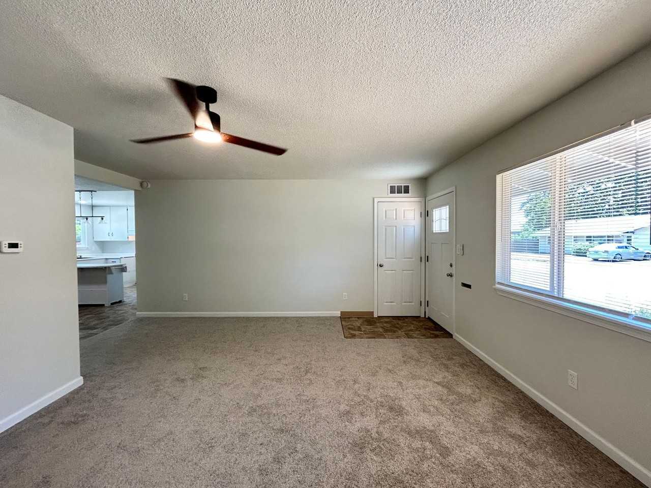 210 Sw 142nd Ave - Photo 5 of 45