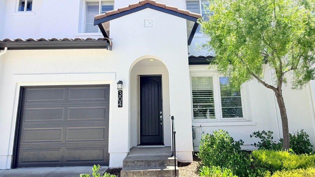 304 Karelian St - Photo 2 of 48