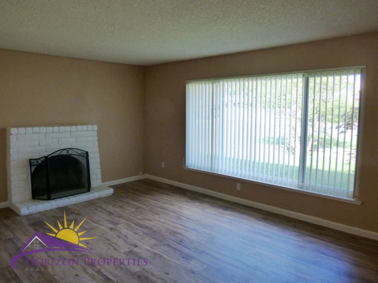 7928 Garry Oak Dr - Photo 6 of 32