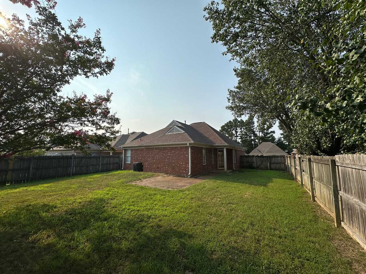 1098 Breezy Valley Dr - Photo 3 of 17