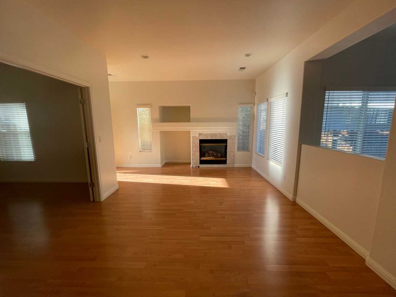 5358 Desert Peach Dr - Photo 4 of 16