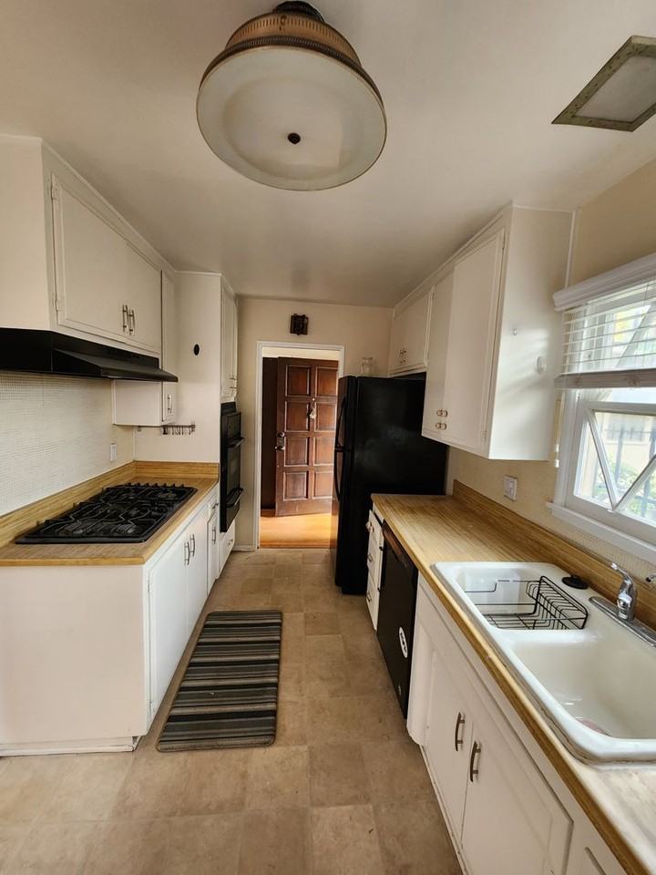 2609 Elyssee St - Photo 4 of 12