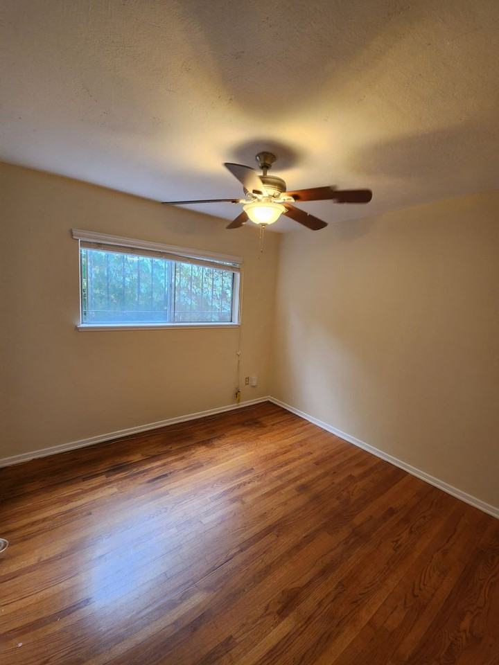 2609 Elyssee St - Photo 7 of 12