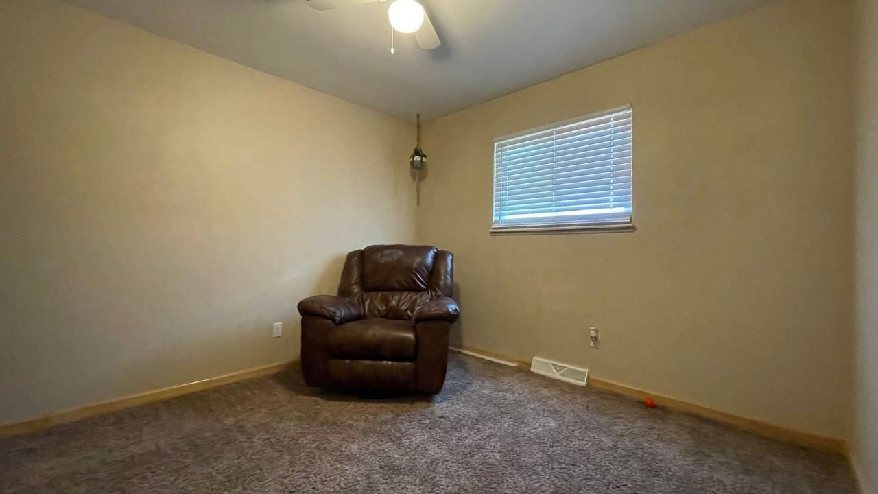 1932 W Plum St - Photo 3 of 9