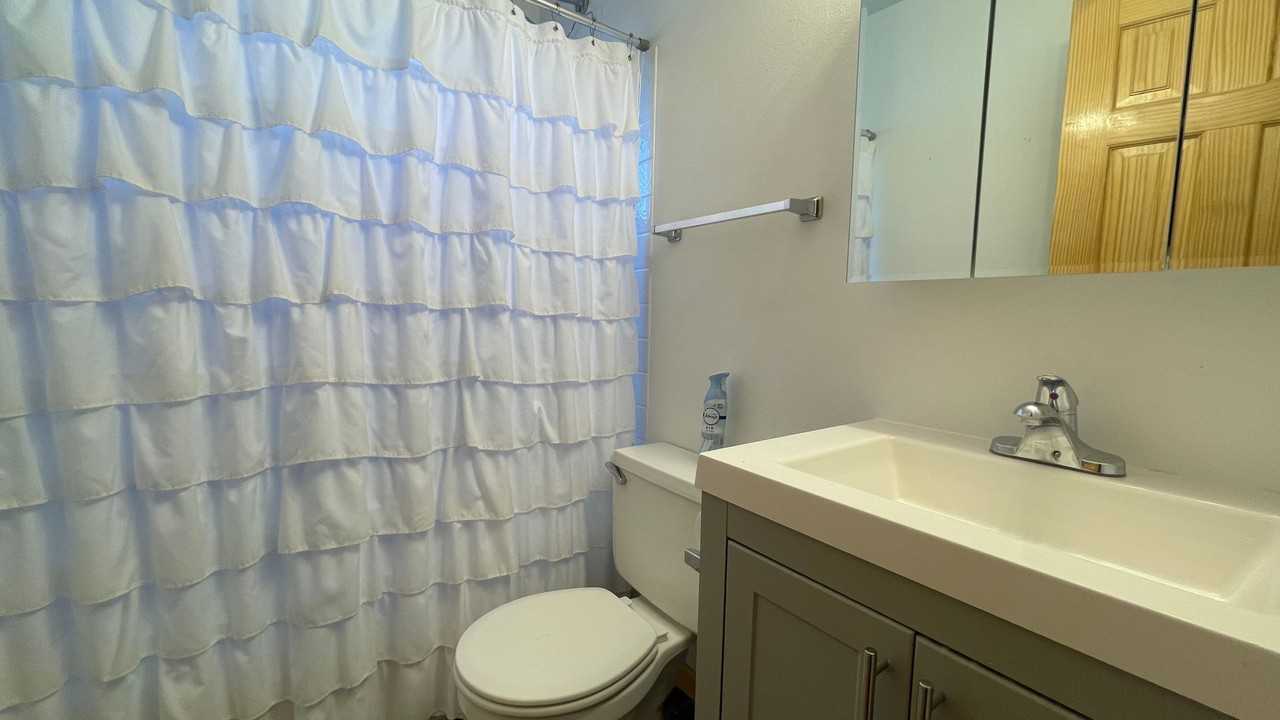 1932 W Plum St - Photo 4 of 9