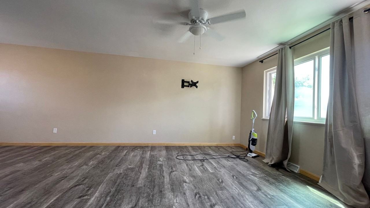 1932 W Plum St - Photo 6 of 9
