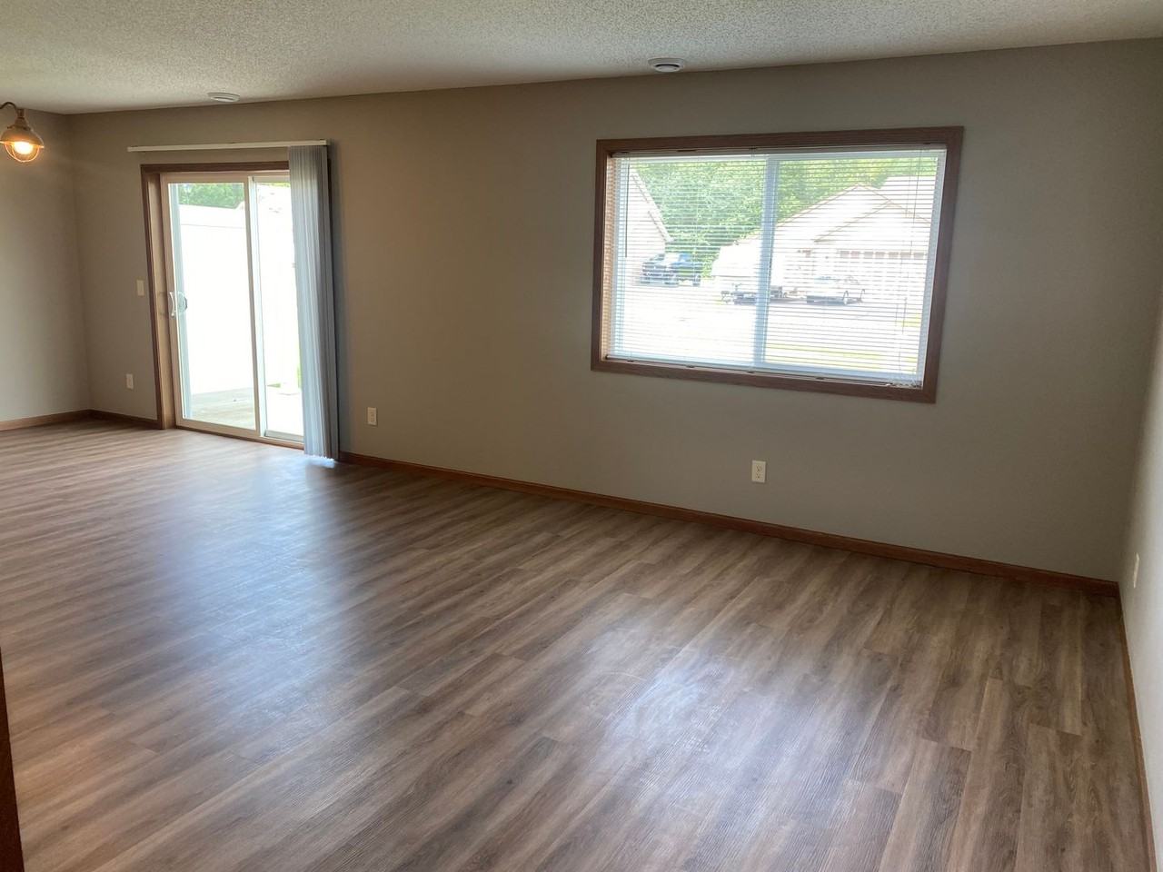 1946 Peach Dr Ne - Photo 2 of 10