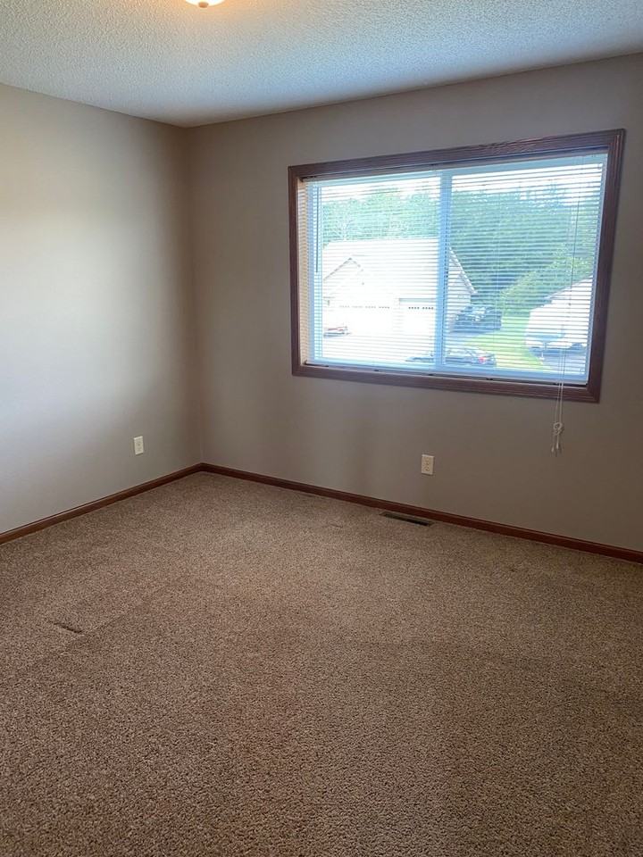1946 Peach Dr Ne - Photo 4 of 10