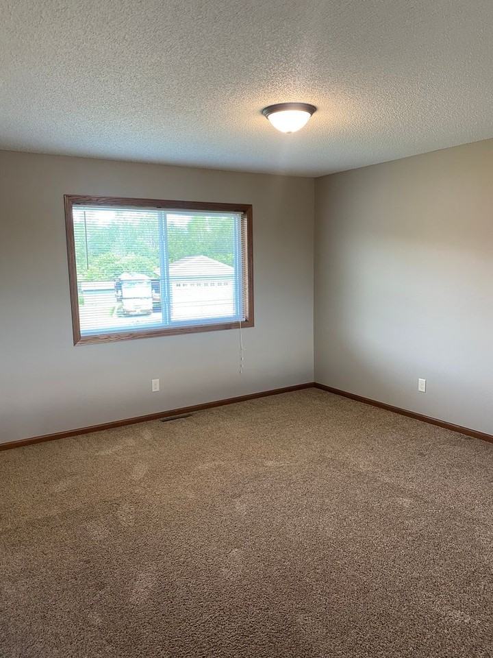 1946 Peach Dr Ne - Photo 6 of 10