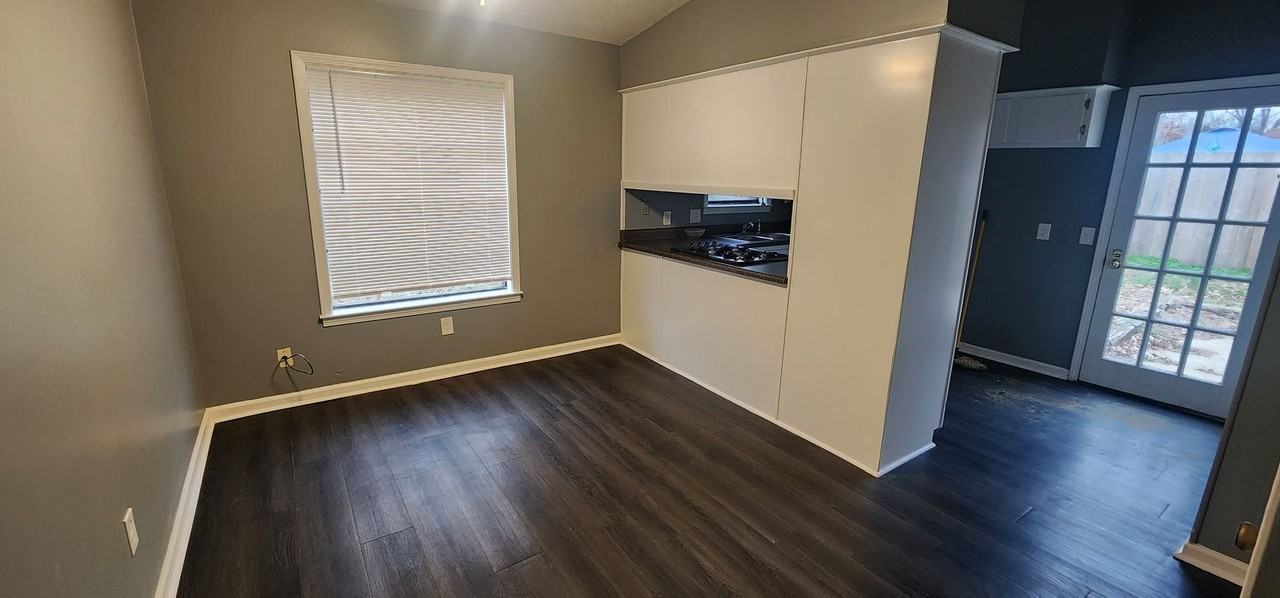 1007 N Roselawn Dr - Photo 2 of 7
