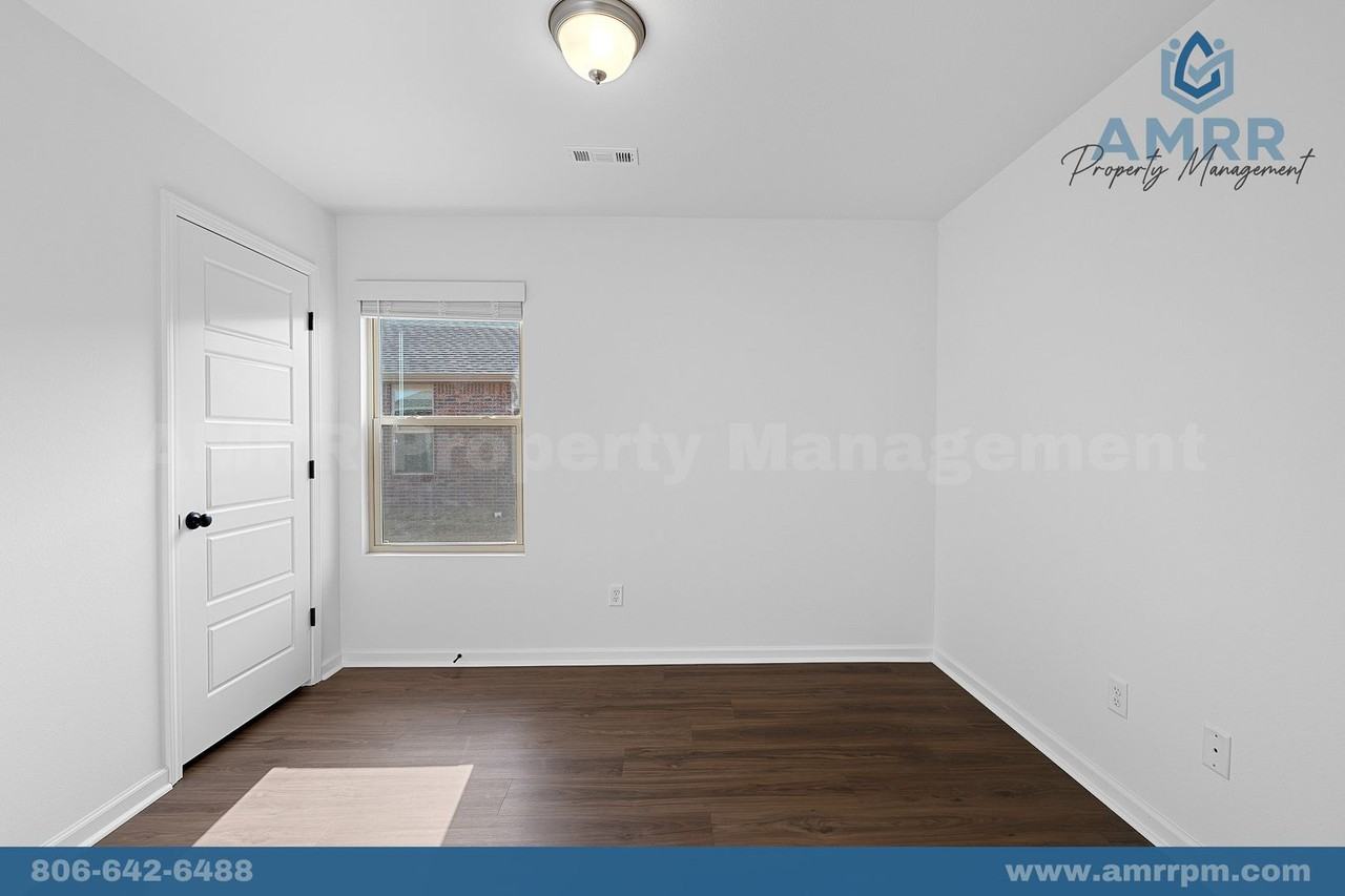 201 Sw Vicki St - Photo 3 of 14