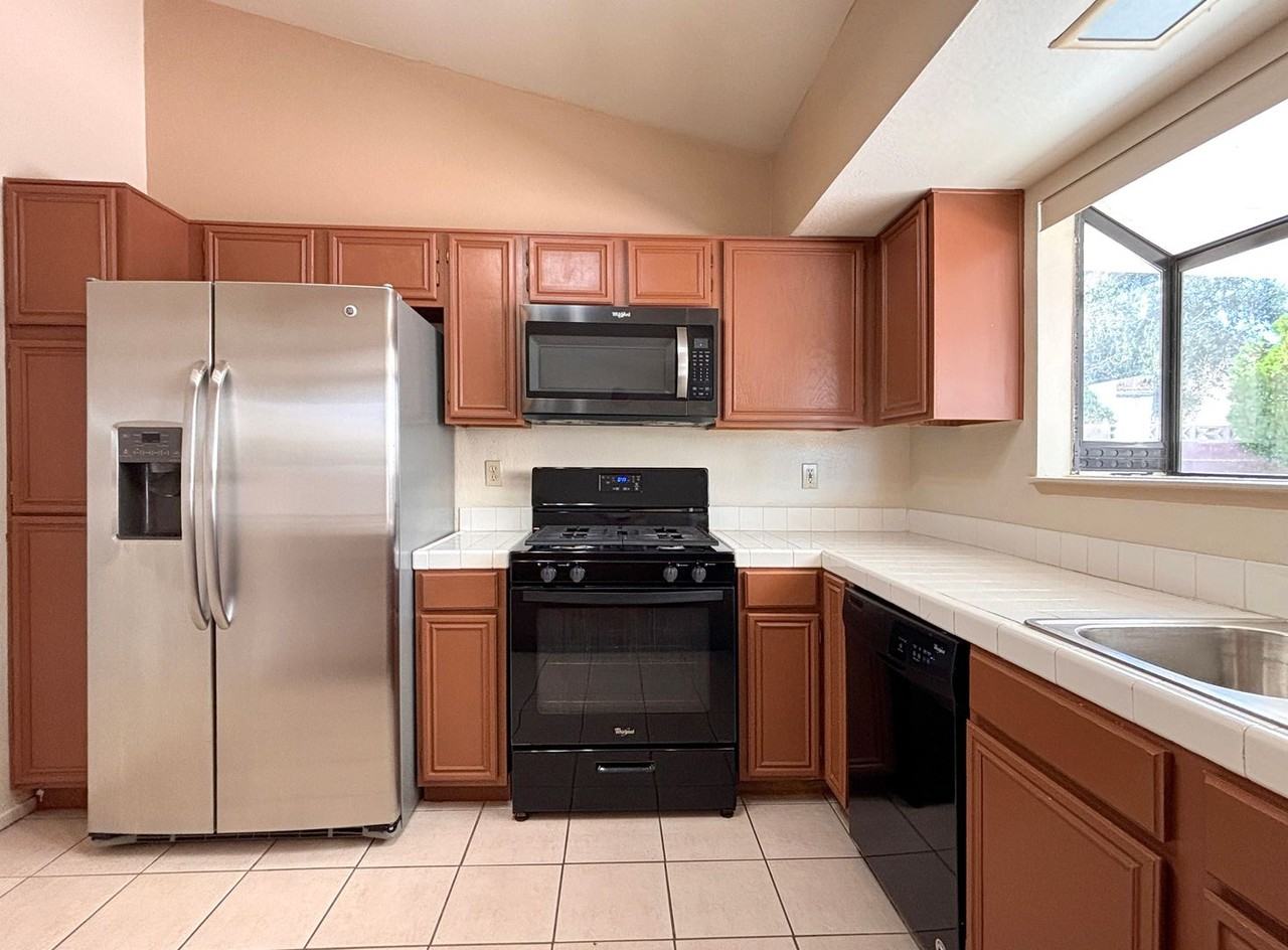 1588 Yellowwood Dr - Photo 4 of 16
