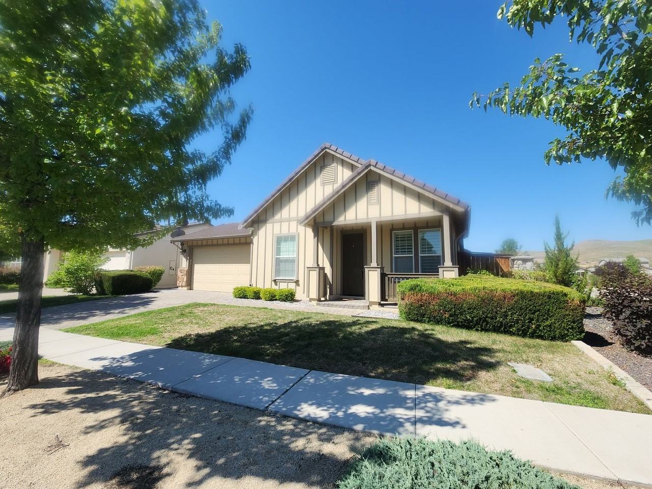 1086 Silver Coyote Dr - Photo 2 of 20