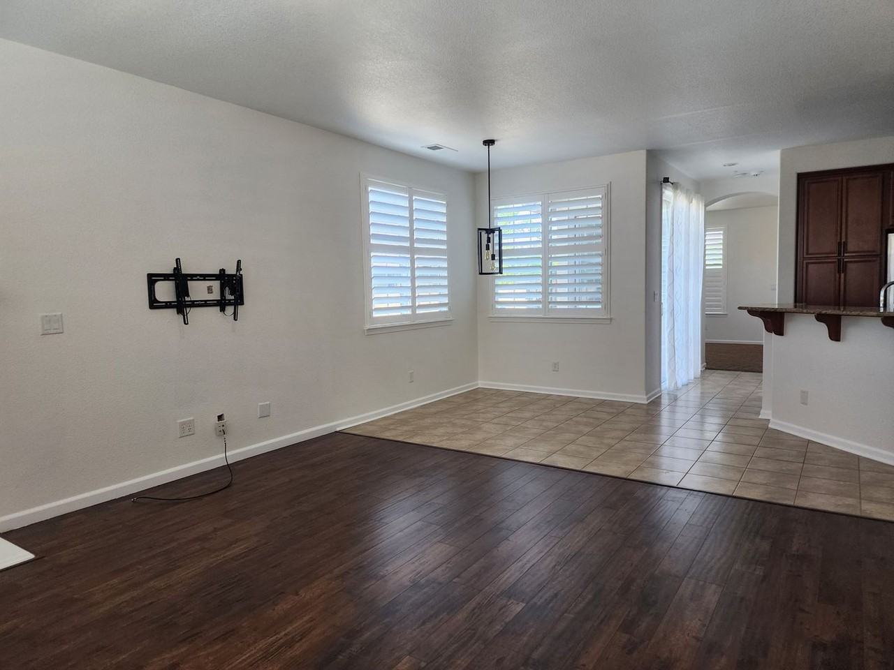 1086 Silver Coyote Dr - Photo 5 of 20