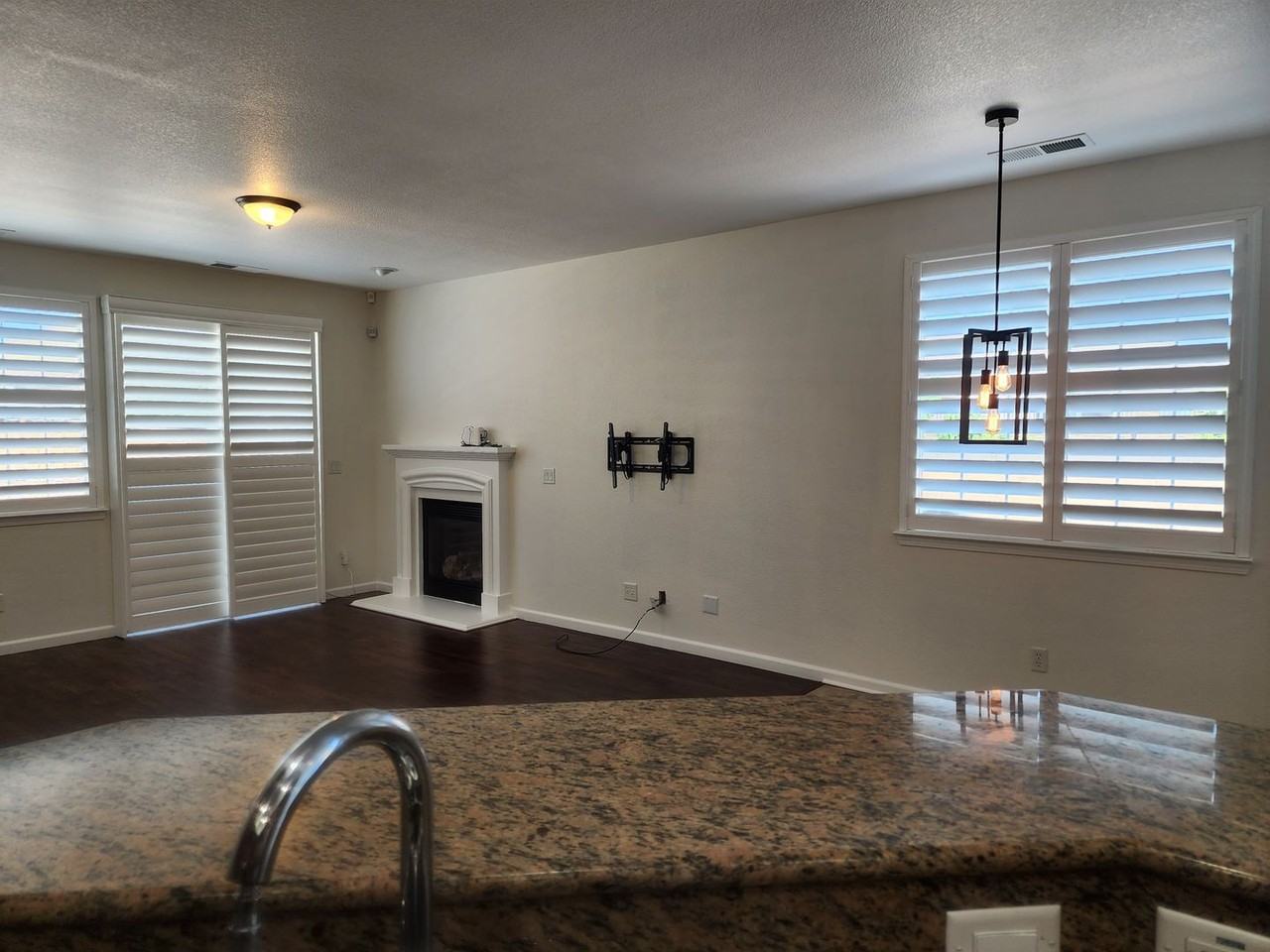 1086 Silver Coyote Dr - Photo 6 of 20