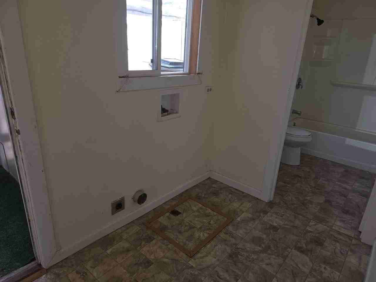 1804 Northcrest Dr - Photo 2 of 9