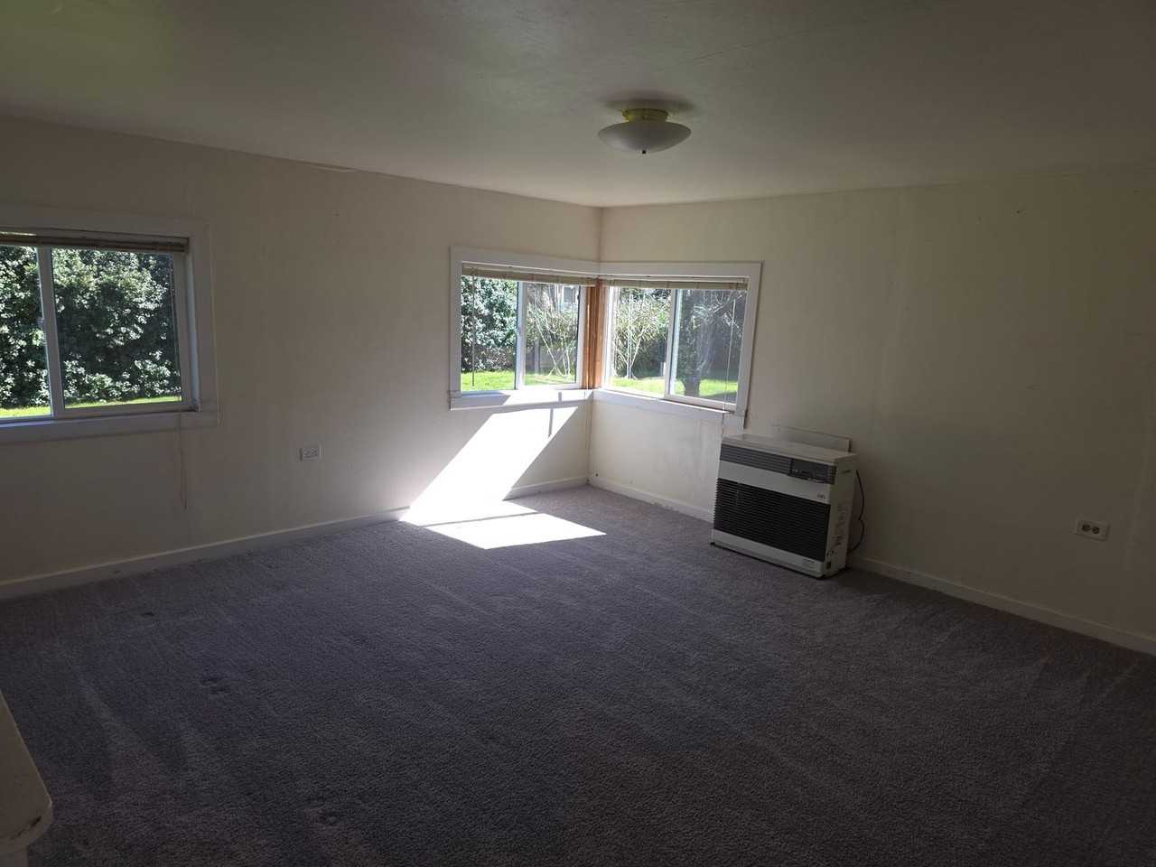 1804 Northcrest Dr - Photo 3 of 9