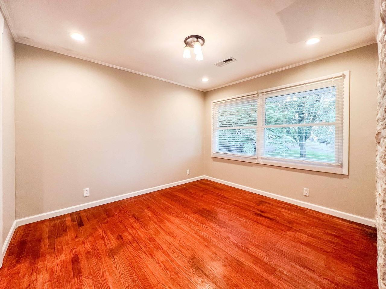 1715 Tonalea Rd - Photo 5 of 24