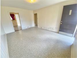 featured image of 906 Hausten St
