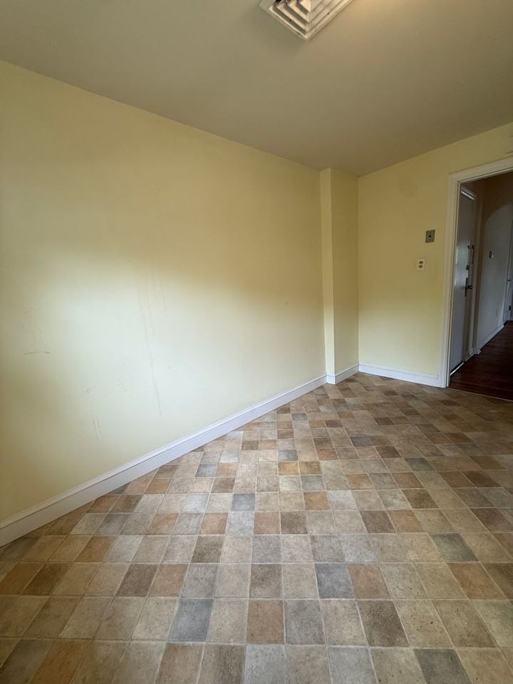 212 Manheim Ave - Photo 7 of 14