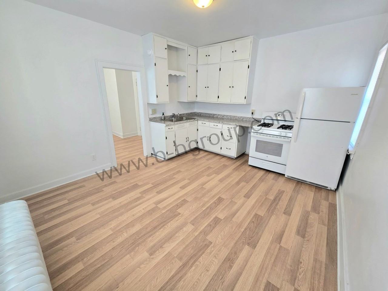 2106 52nd St - Photo 4 of 13