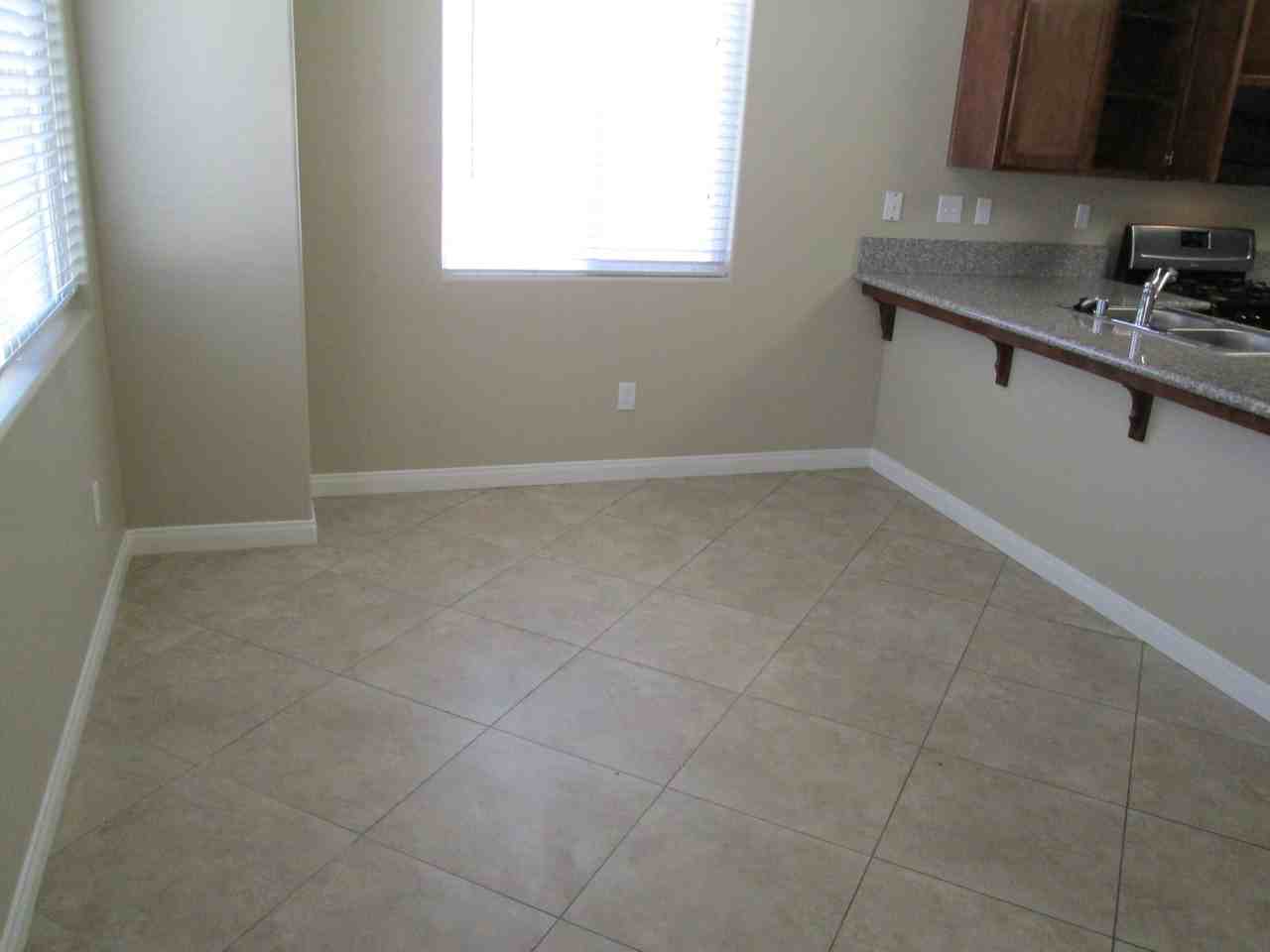 3455 Rustic Meadow Court Bakersfield, CA 93308 - Photo 4 of 10