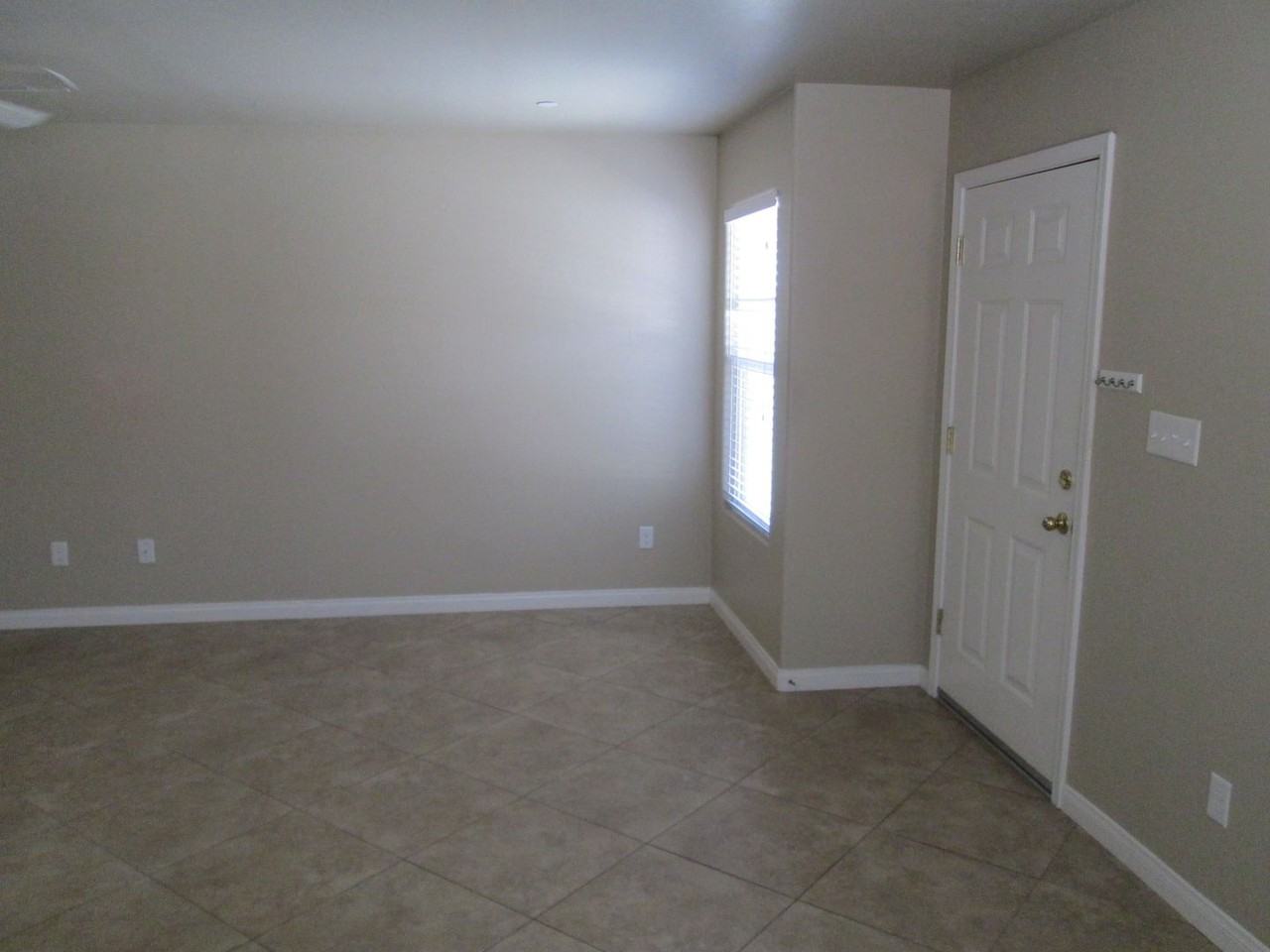 3455 Rustic Meadow Court Bakersfield, CA 93308 - Photo 5 of 10