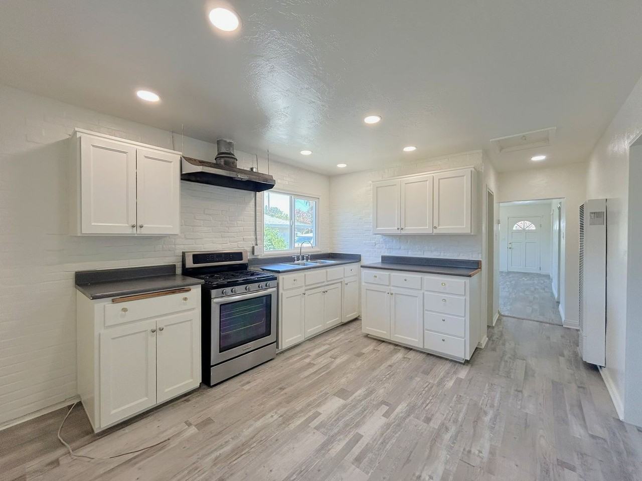 1115 Herald St - Photo 6 of 18