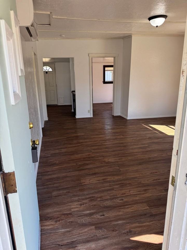 1606 Ash Ave - Photo 2 of 28