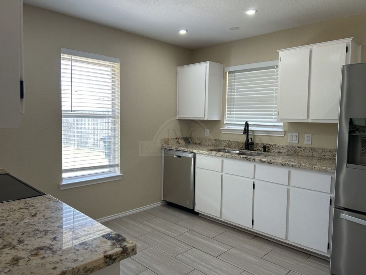 2611 Littlewood Dr - Photo 4 of 15