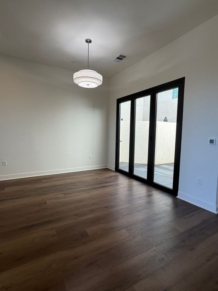 1260 E Thompson Blvd #106 - Photo 4 of 26