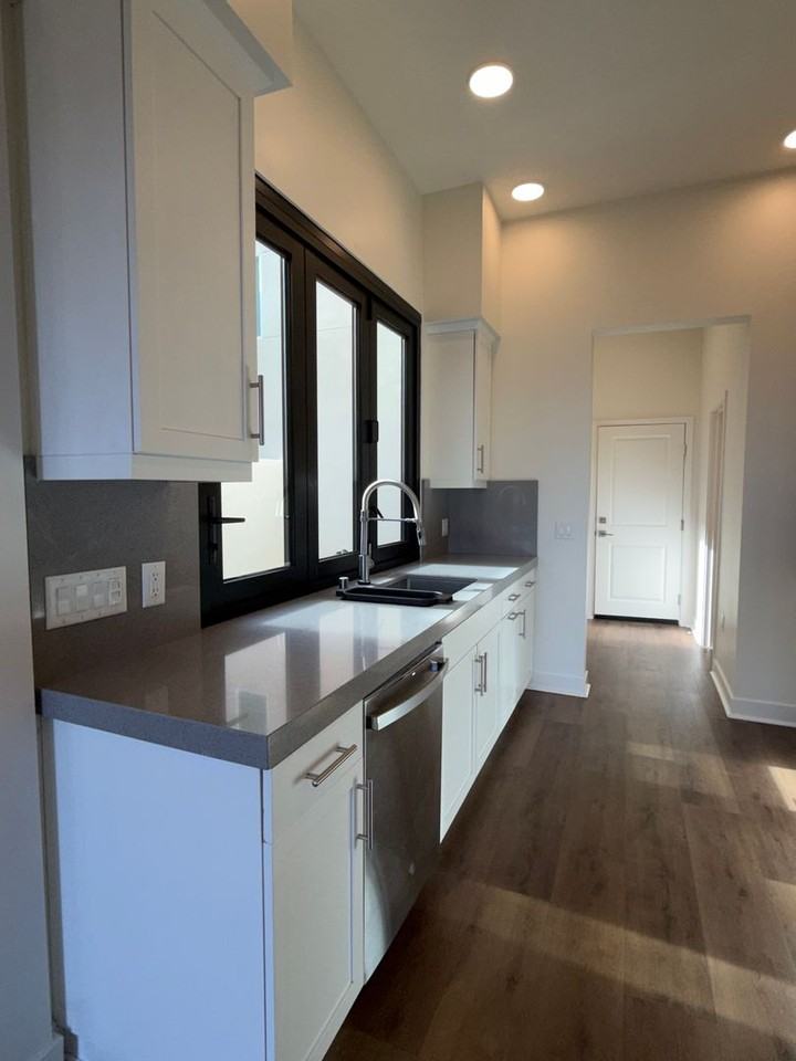 1260 E Thompson Blvd #106 - Photo 7 of 26