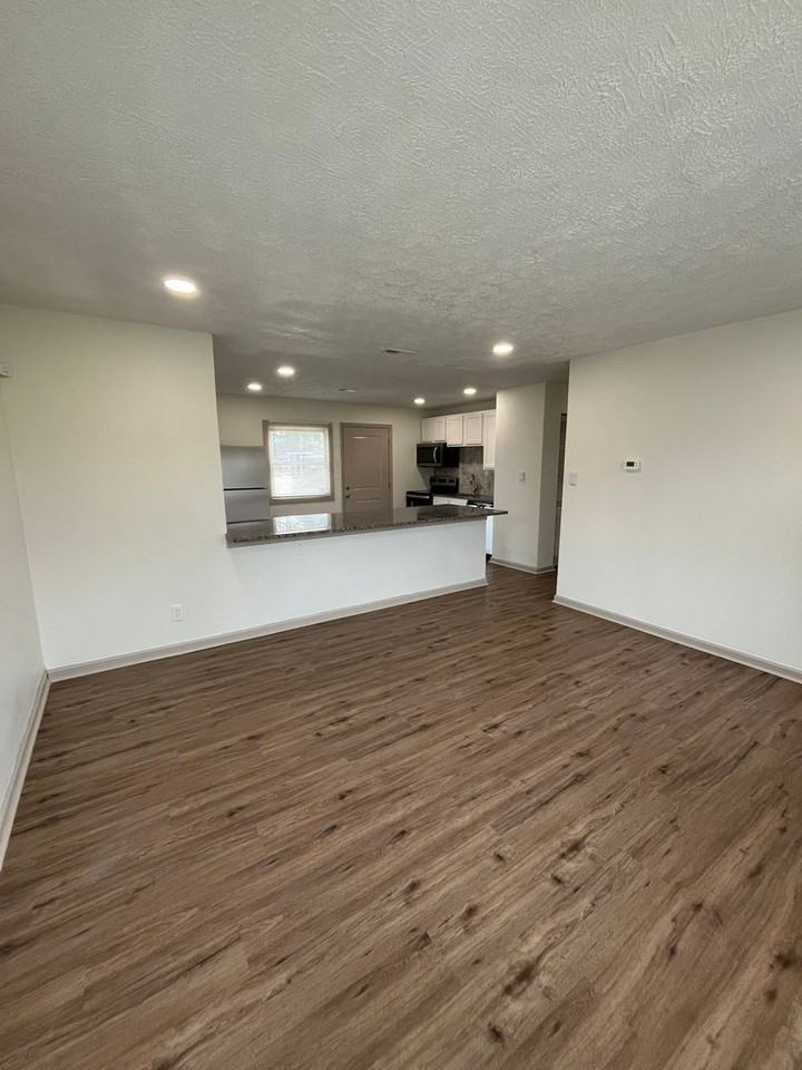 2083 Penrose Dr - Photo 2 of 19