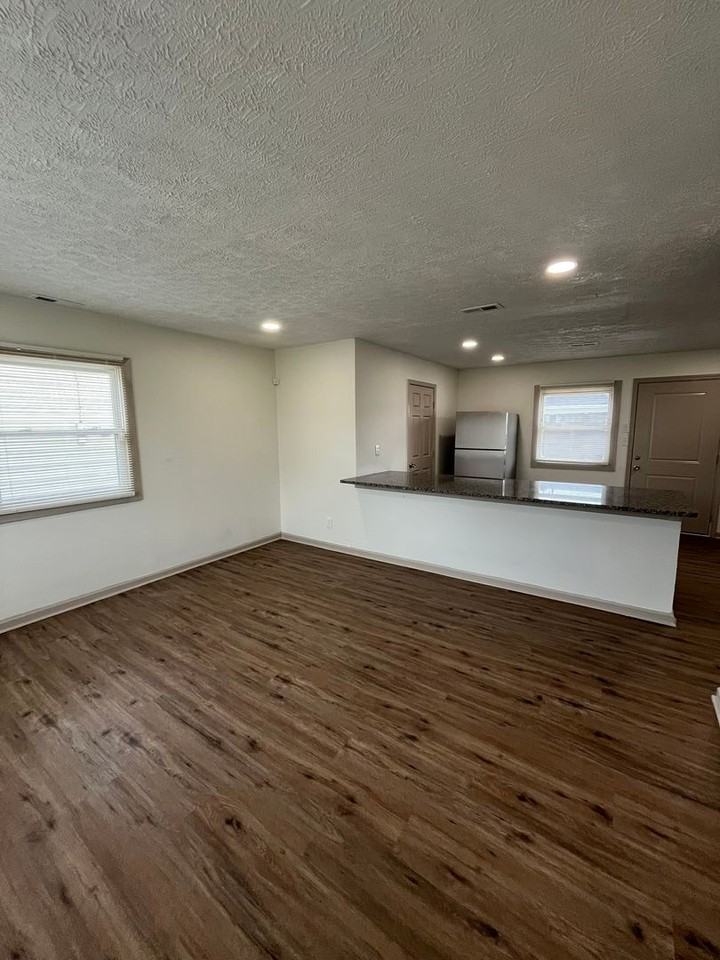 2083 Penrose Dr - Photo 3 of 19