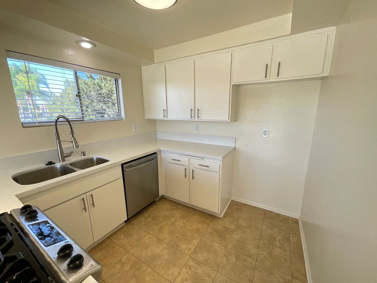 308 W Kelly Ave - Photo 7 of 15
