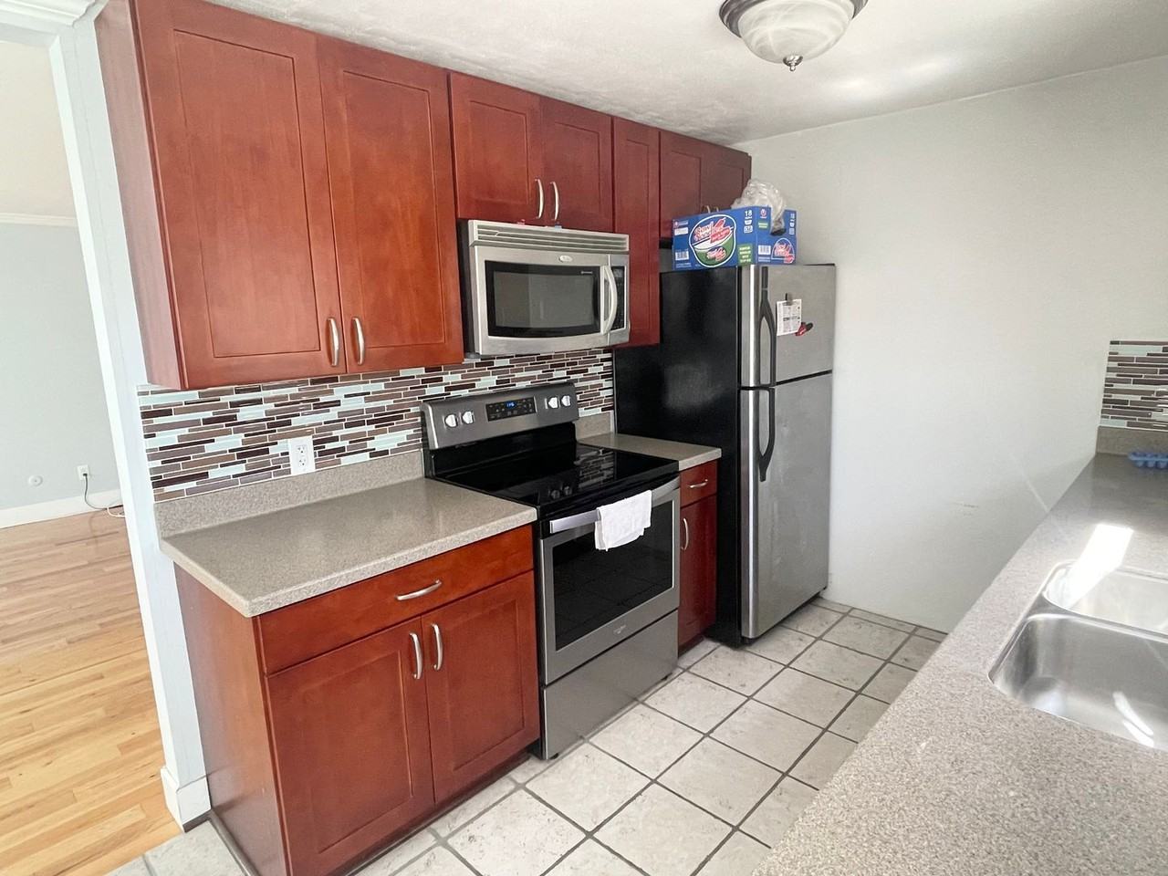 4451 Woodland Park Ave N #5 - Photo 6 of 18