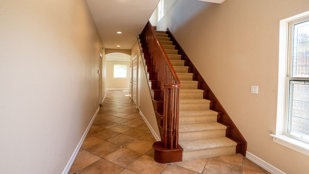 525 12th St - Photo 3 of 40